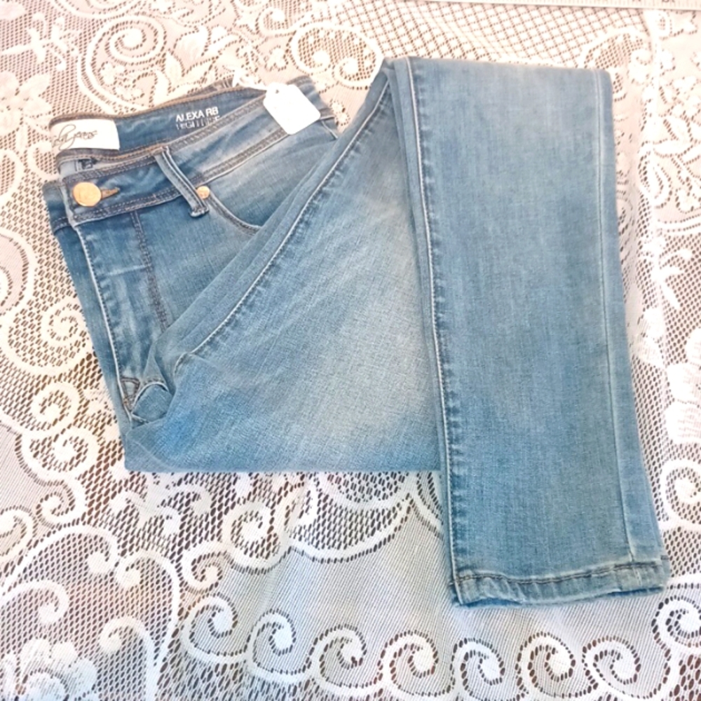 NEW! Lola Jeans size 2  - 6105